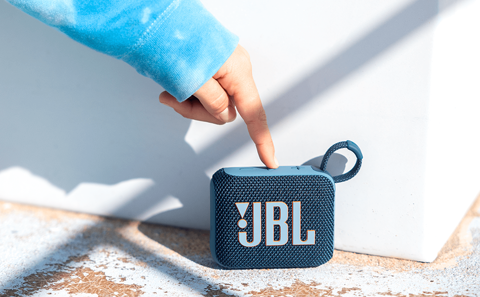 JBL Go 4 button press