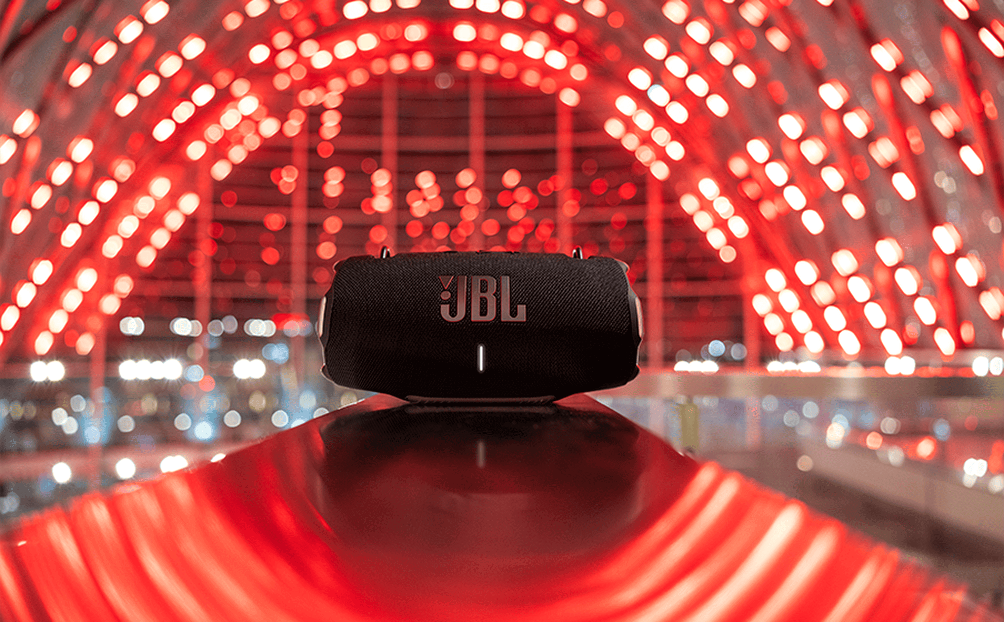JBL Xtreme 4 amidst red lights